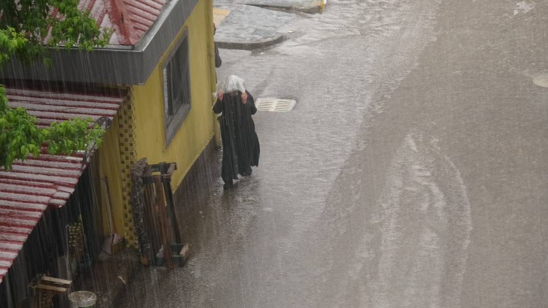 Van’a mayıs ayında lapa lapa kar yağdı! Önce sağanak sonra dolu vurdu 17